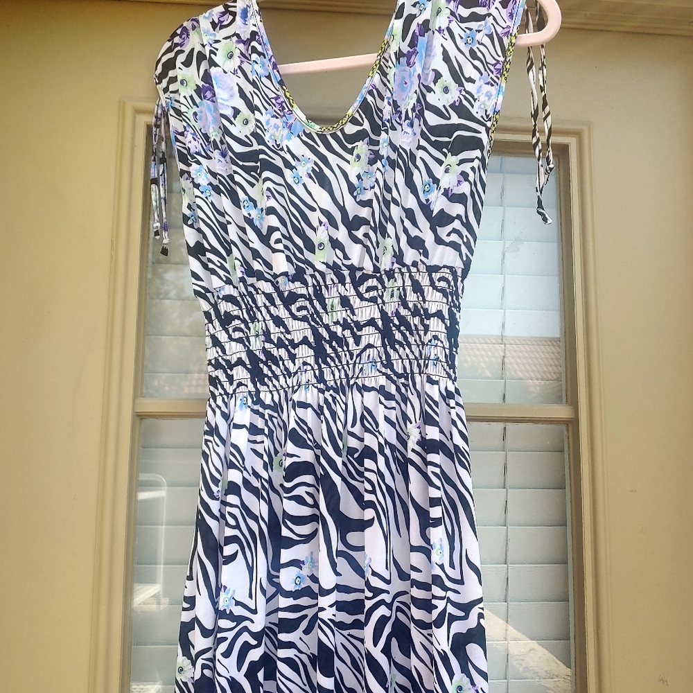 Dress - Picture 2 of 3